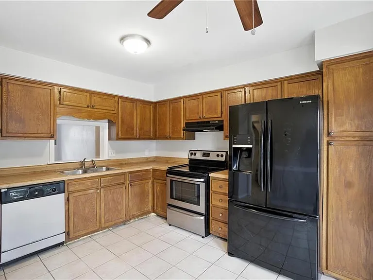 4636 Marlwood Way — Photo 8