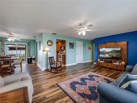 3rd image of 1529 NE 17th Pl