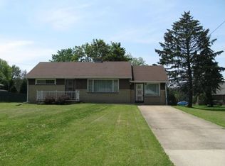 930 Woodview Pl, Hermitage, PA 16148