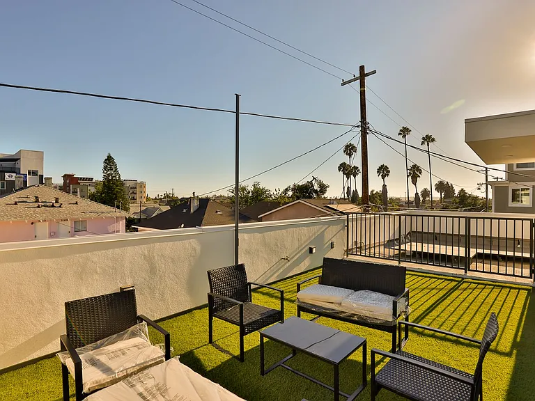 1164 W 37th Pl — Photo 10