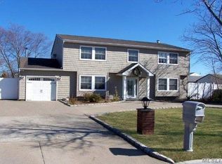 11 Drake Ave, Bellport, NY 11713