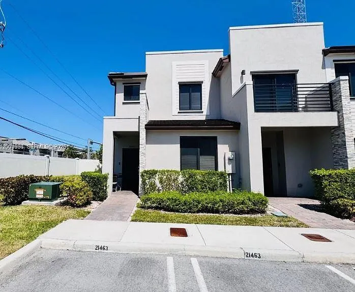 3 bed, 3.0 bath, 1320 sqft, $3,250 — Photo 1