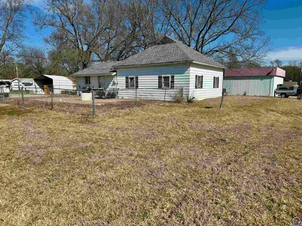 206 E Santa Fe Ave, Burlingame, KS 66413