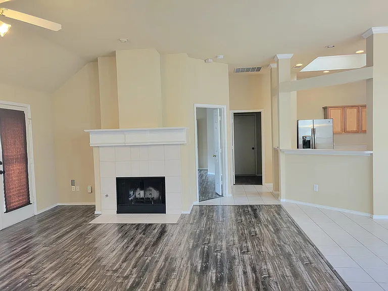 7905 Country Ridge Ln — Photo 8