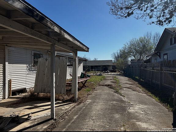 3rd image of 916 SW 39th