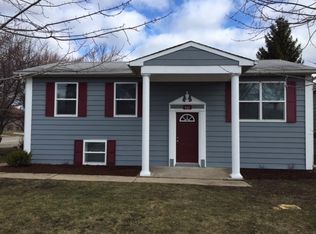 522 Redwing Dr, Round Lake Beach, IL