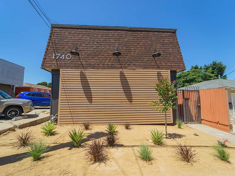 1740 N Ave — Photo 11