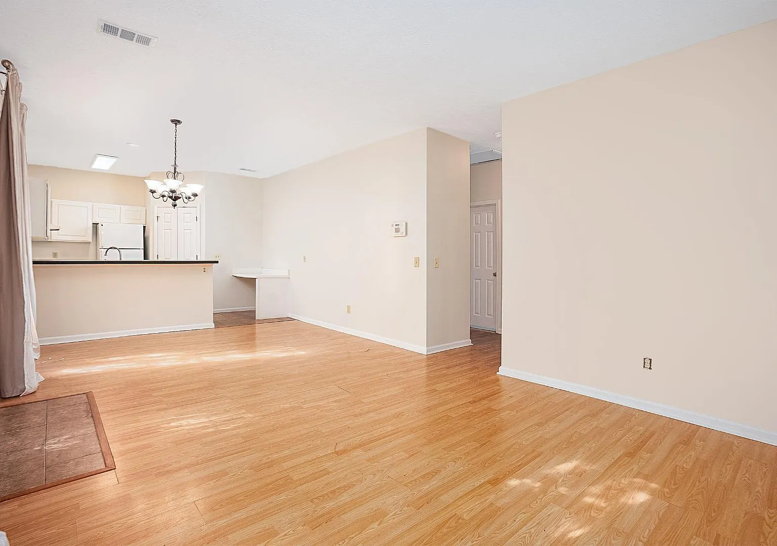 918 Harvard Pl - Harvard-918 — Photo 3