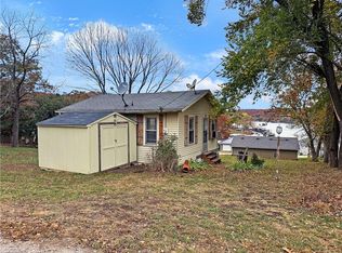 107 Holiday Ridge Dr, Edwards, MO 65326