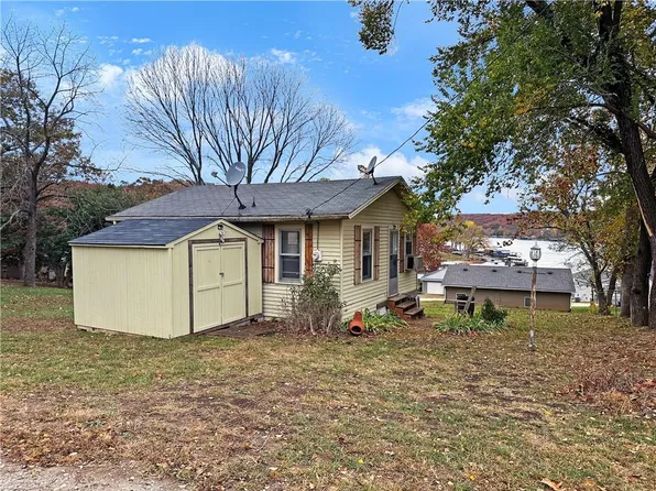 107 Holiday Ridge Dr, Edwards, MO 65326