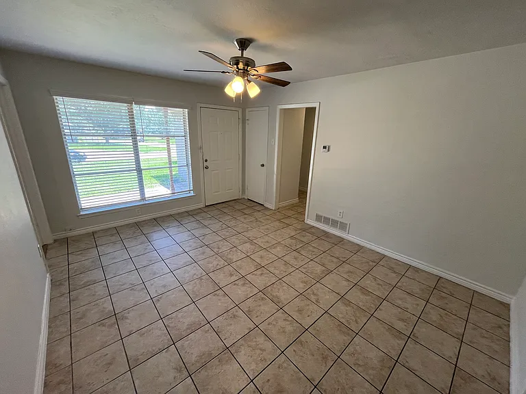1027 Caladium Dr — Photo 6