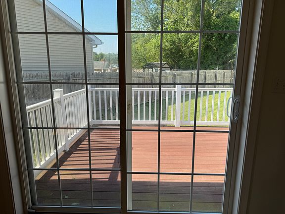 5th image of 18541 Eleanor Ln