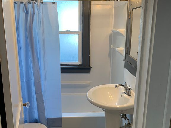 3rd image of 2074 Wyandotte Ave