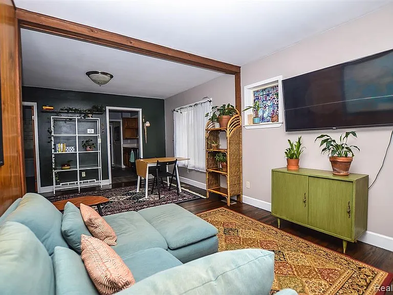 630 Ardmore Dr — Photo 4