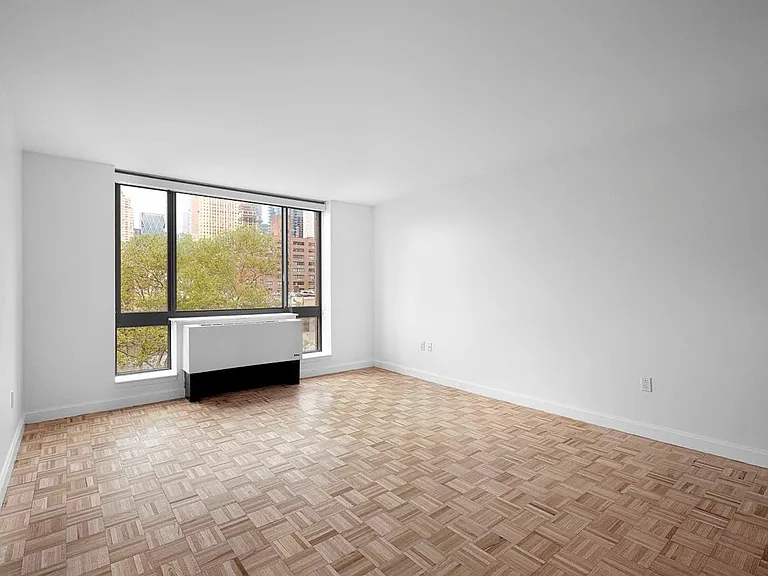 360 W 43rd St #N7E — Photo 1