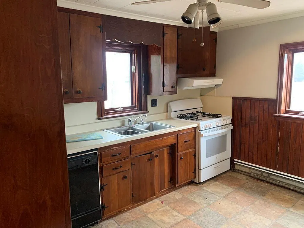 4 bed, 1992 sqft, $3,500 — Photo 2