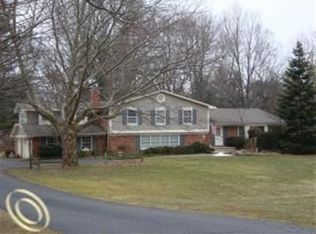 6200 Indianwood Trl, Bloomfield Hills, MI 48301