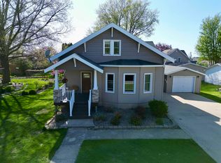 303 S West St, Calmar, IA 52132