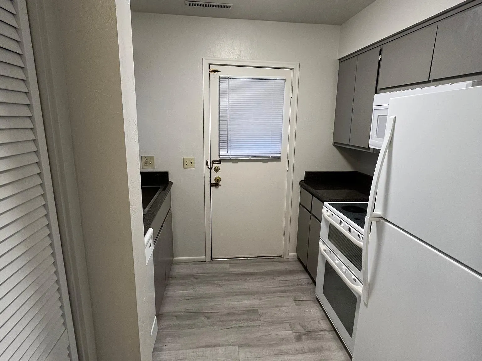 1708 Sawyer Way — Photo 3