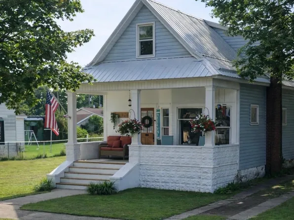 523 N Pine St, Evart, MI 49631