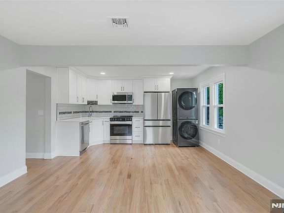 4th image of 43 4th St