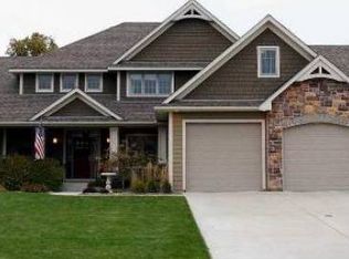 2256 Wildwood Dr, Shakopee, MN 55379