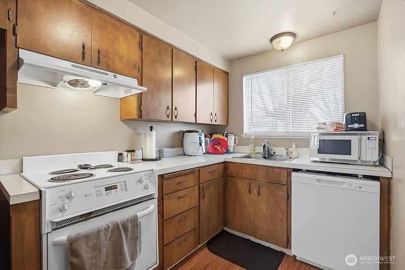 5th image of 3506 W 1st Ave
