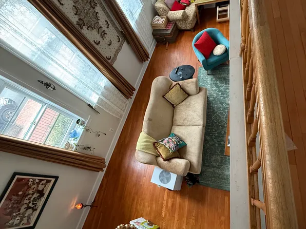 350 9th St SE APT 11, Washington, DC 20003
