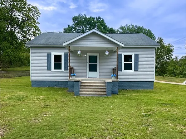209 Combs St, Valley, AL 36854