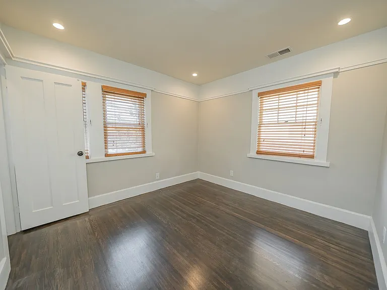 2209 Cedar Street — Photo 12