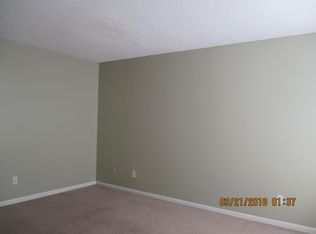 800 E Saddlewood St, Gardner, KS 66030