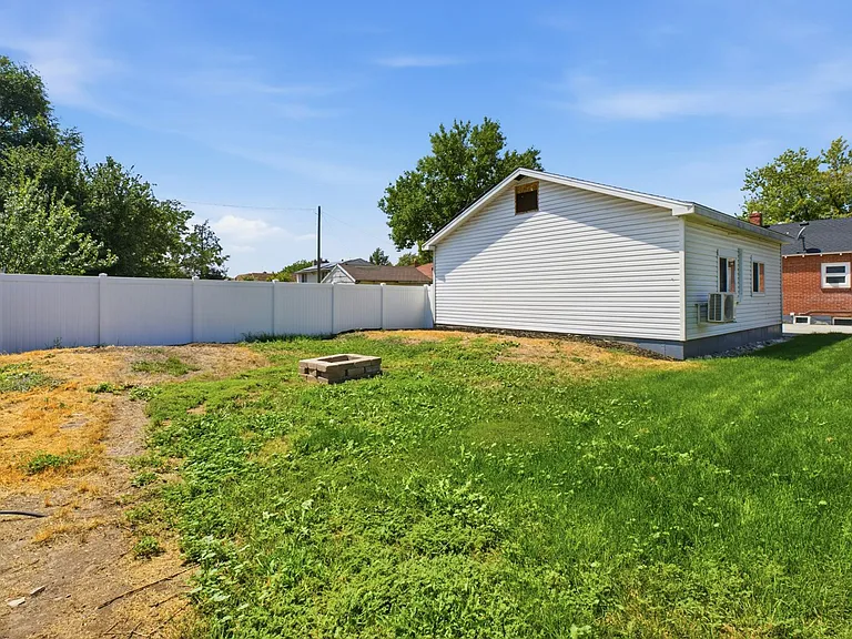 368 N Center St — Photo 15