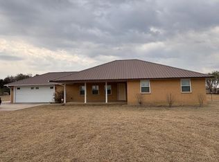 1923 W Columbia St, Okemah, OK 74859