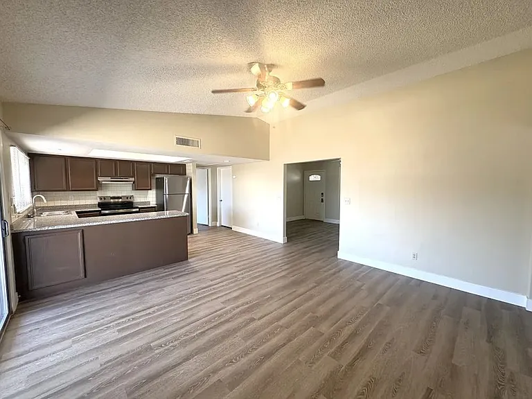 8420 W Las Palmaritas Dr — Photo 2