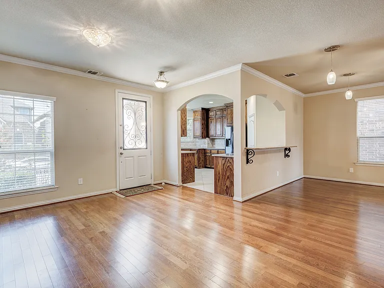 1020 Paradise Cv — Photo 39