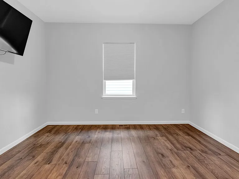 1086 McMurdo Cir — Photo 10