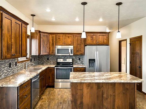 4th image of 5880 Janet Dr