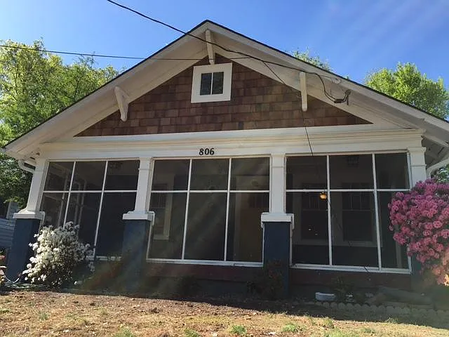 3 bed, 1600 sqft, $2,700 — Photo 2
