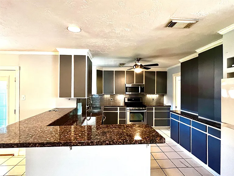 15703 Jersey Dr — Photo 5