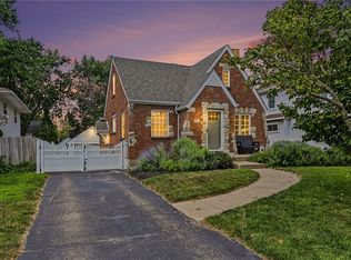 323 Orchard Dr, Oakwood, OH 45419