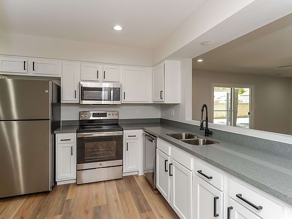 4th image of 548 W Elena Ave