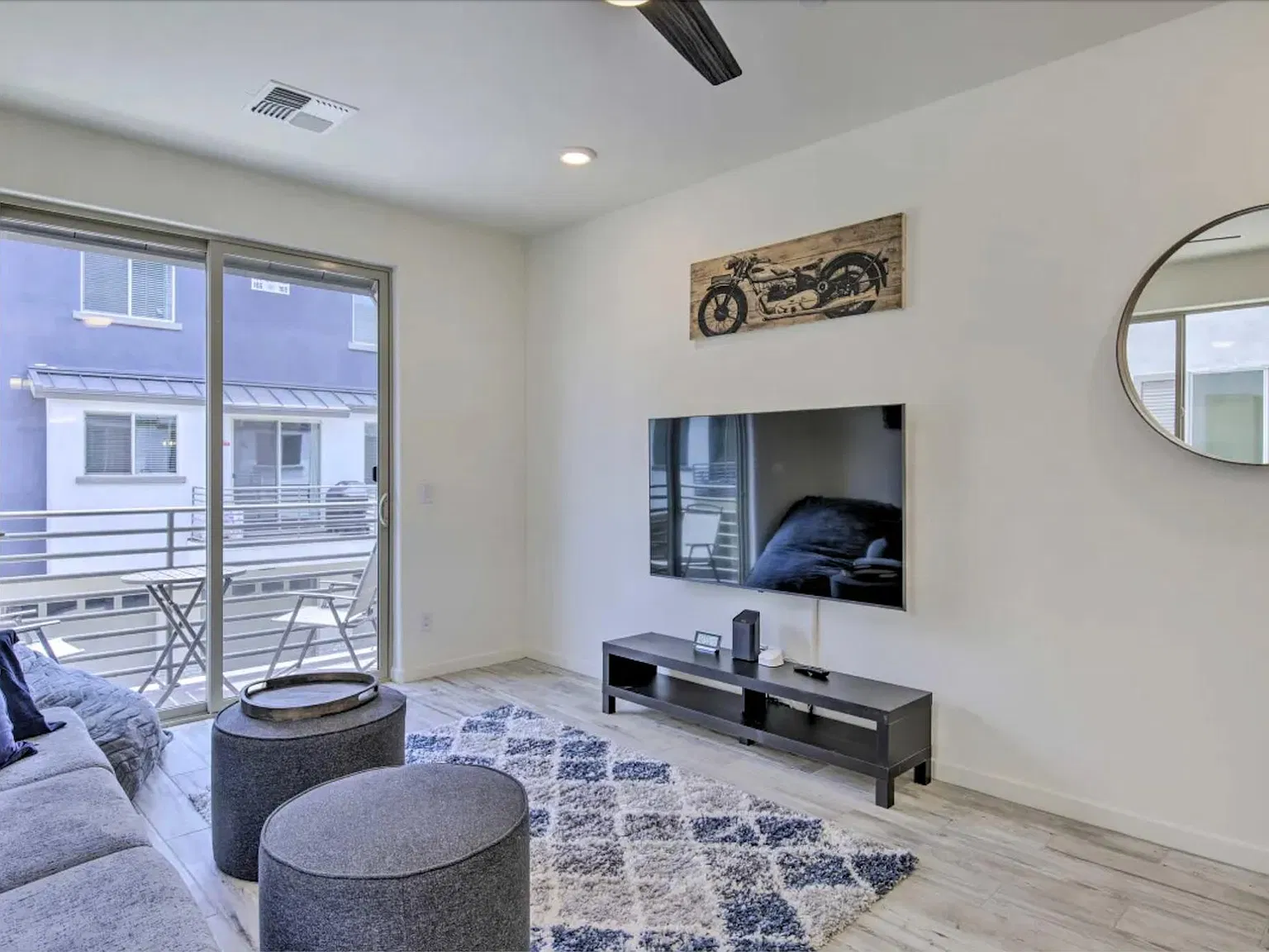 2 bed, 2.5 bath, 2324 sqft, $2,762 — Photo 4