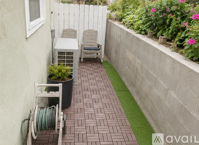 1723 Stanford Ave — Photo 16