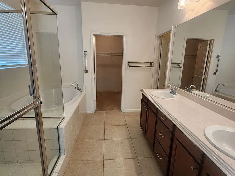 13891 Huntervale Dr — Photo 11