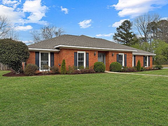 Corner lot, 0.37 acres