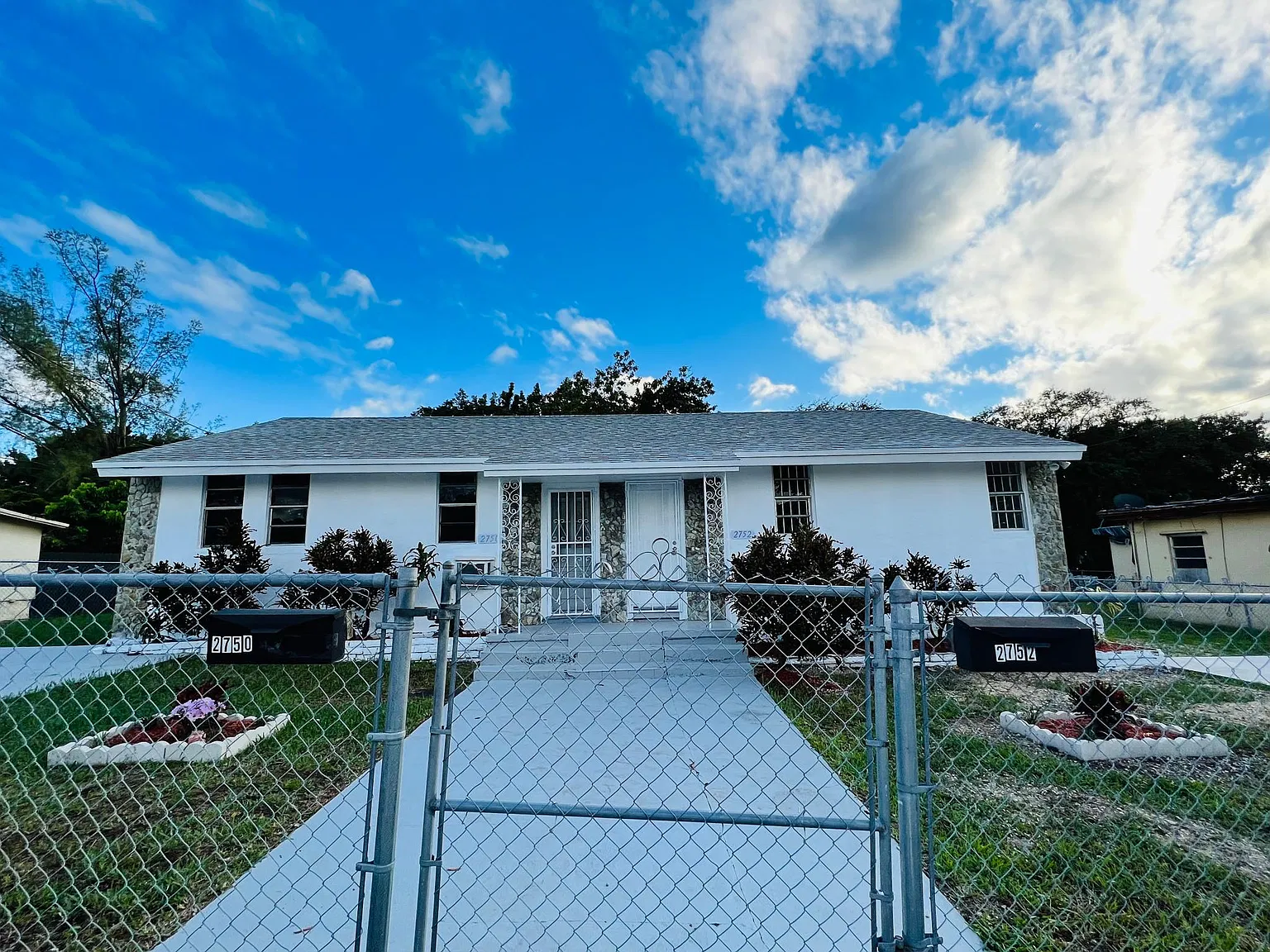2 bed, 900 sqft, $2,100 — Photo 2