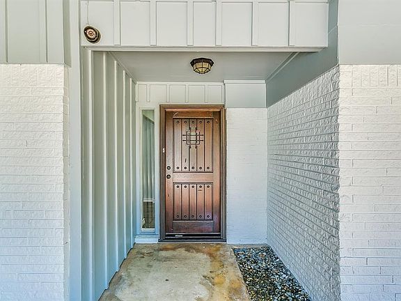 3rd image of 5617 Trail Lake Dr