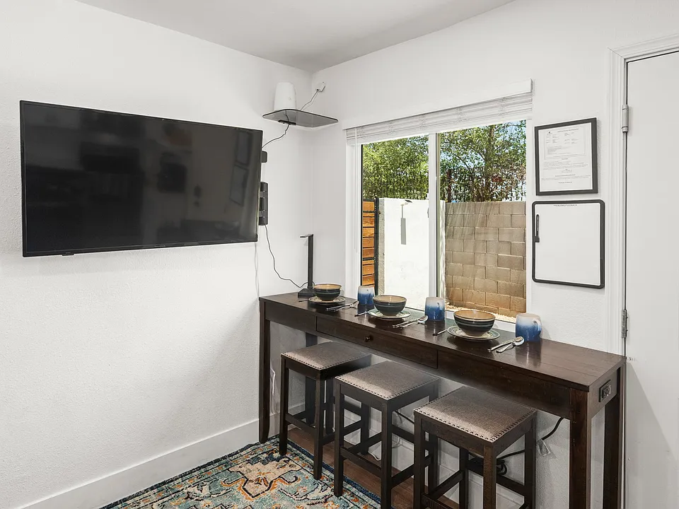 1110 E Polk St #4