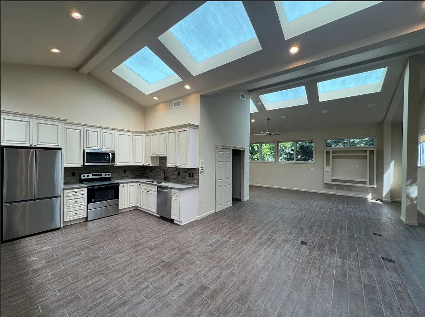 Home-Sweet-Home Vibe in Harper Ave! — Photo 3