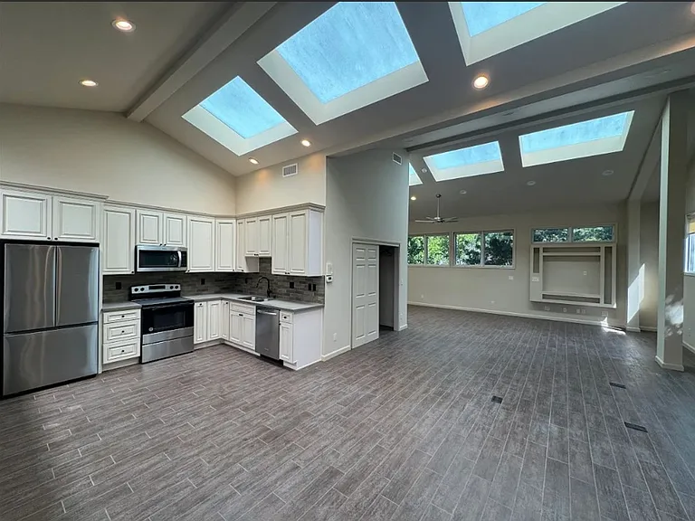 751 N Harper Ave — Photo 7